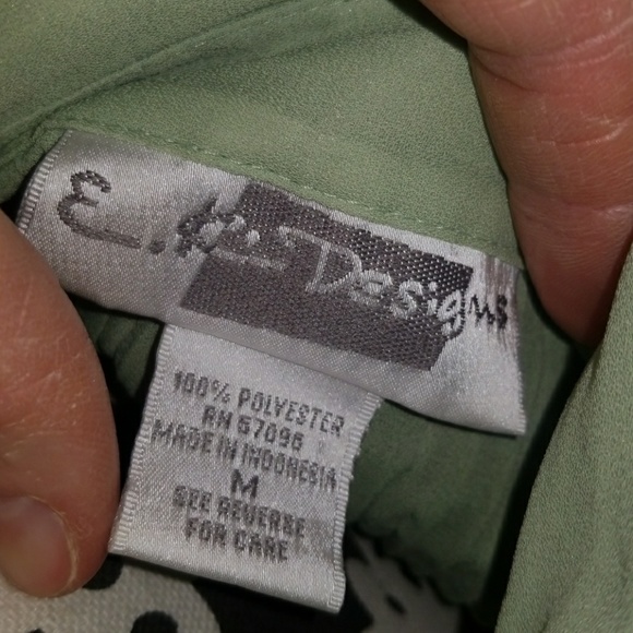 E.k. Designs medium blouse - Picture 3 of 8